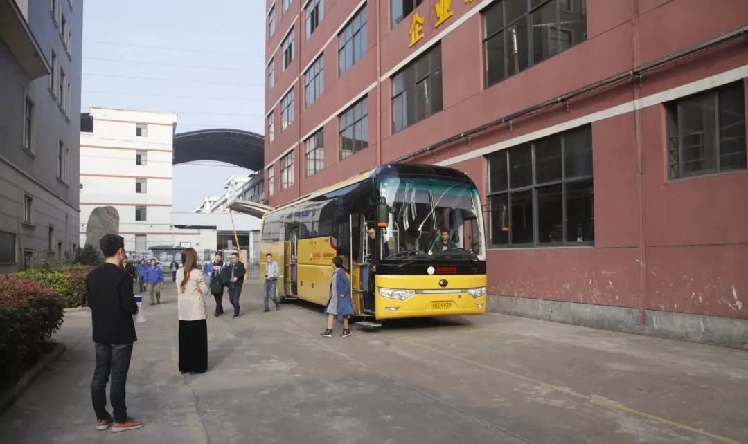 来自30多家国内主流媒体参观双洋红木