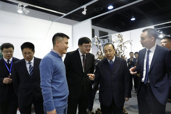 领导参观双洋红木